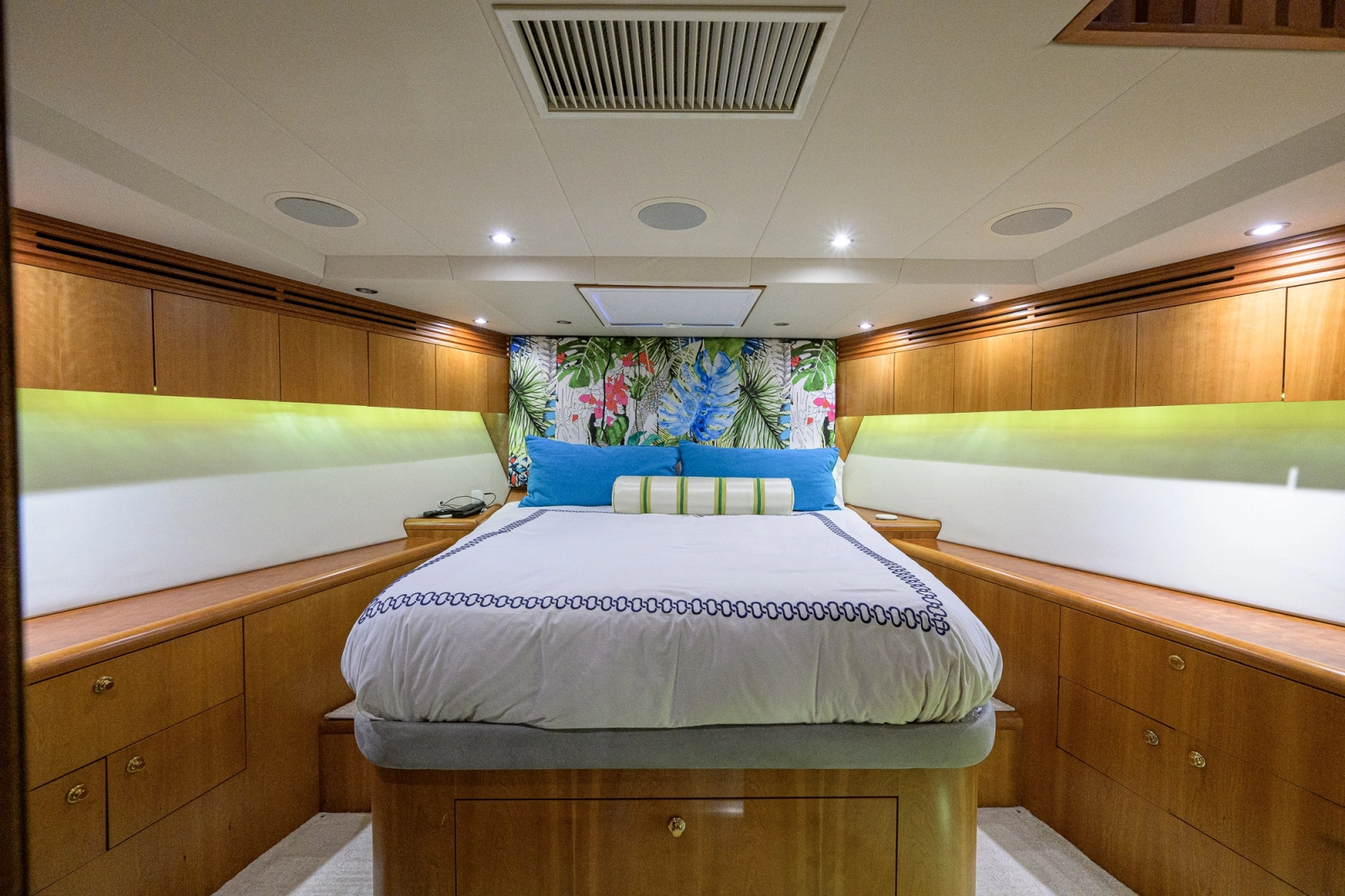 Hatteras 100 MAGIC - Forward Guest Stateroom