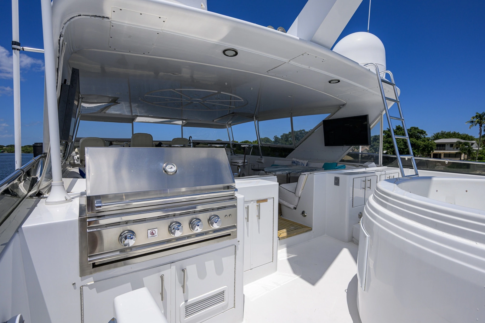 Hatteras 100 MAGIC - Flybridge