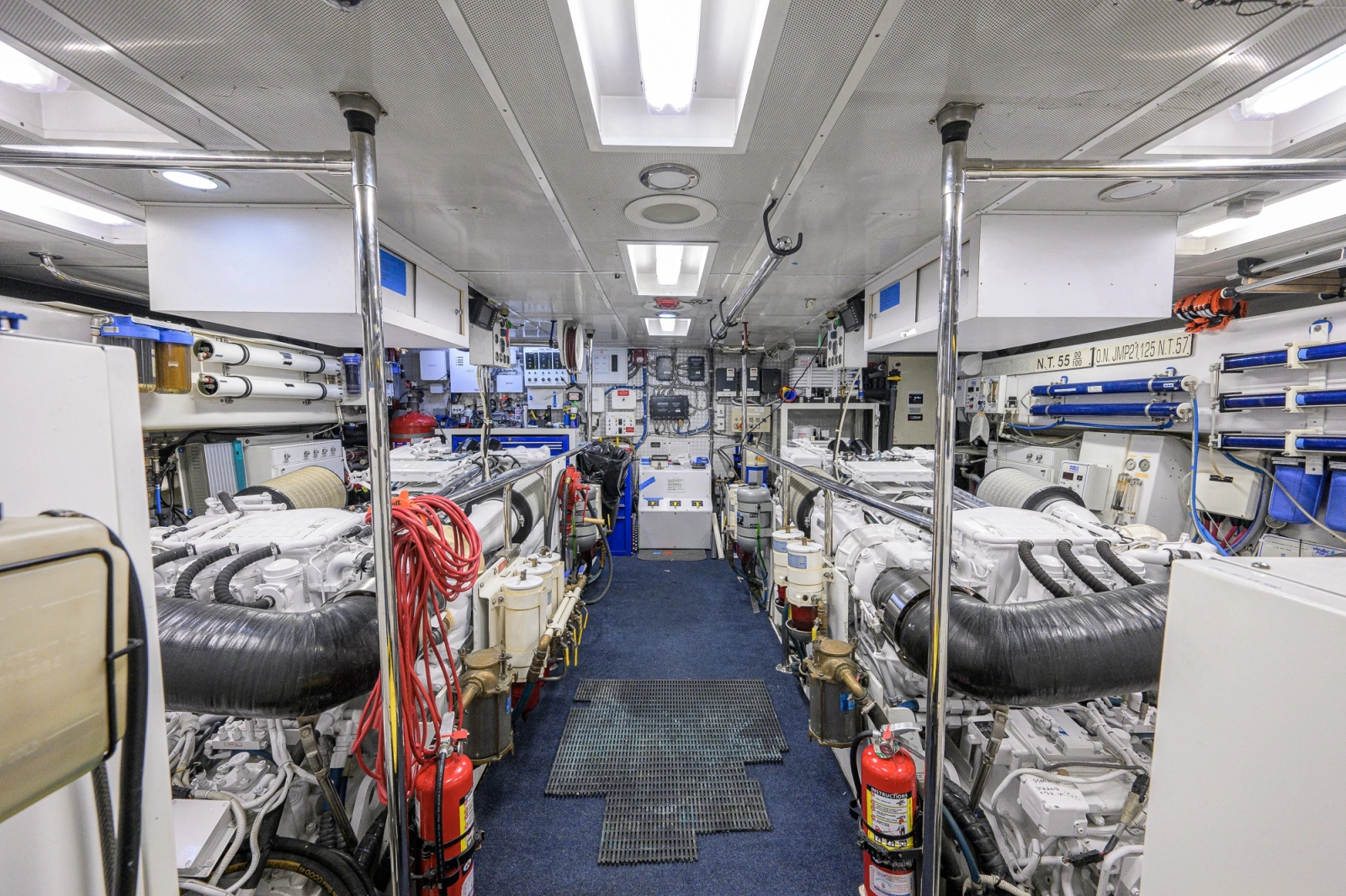 Hatteras 100 MAGIC - Engine Room
