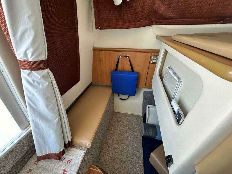 28ft Bayliner Yacht For Sale