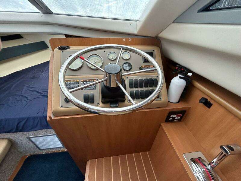 28ft Bayliner Yacht For Sale