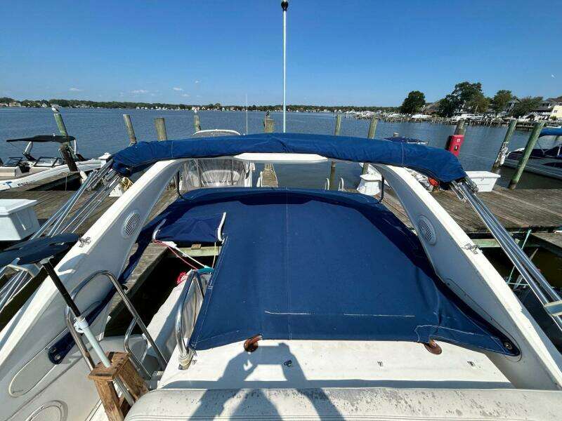 28ft Bayliner Yacht For Sale