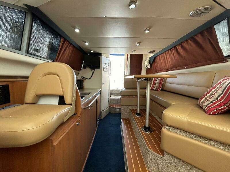 28ft Bayliner Yacht For Sale