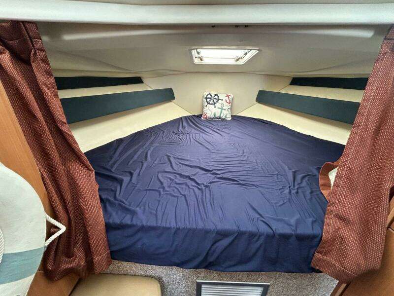 28ft Bayliner Yacht For Sale