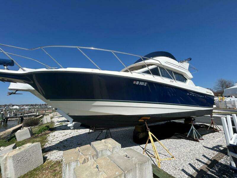 28ft Bayliner Yacht For Sale