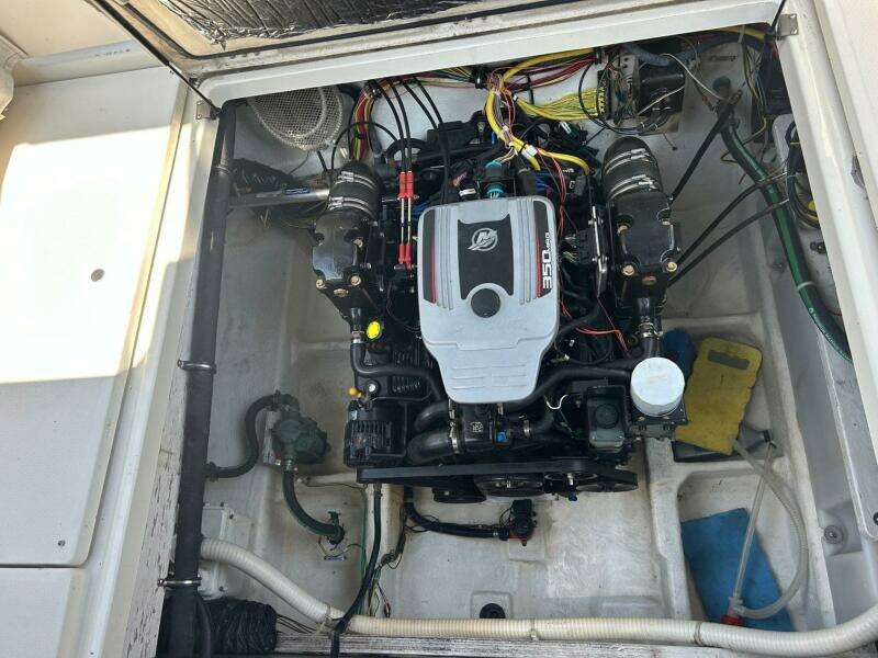 28ft Bayliner Yacht For Sale