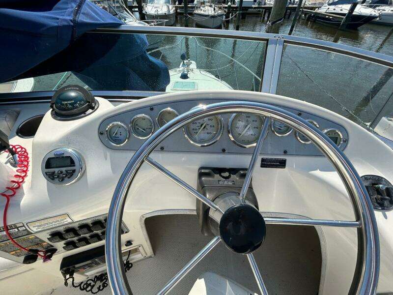 28ft Bayliner Yacht For Sale