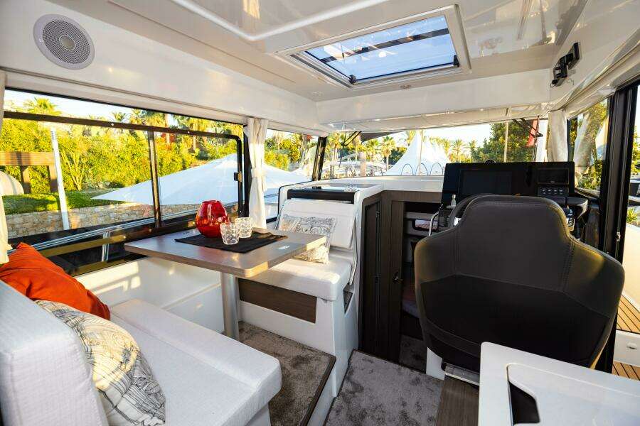 NC 895 Sport 29ft Jeanneau Yacht For Sale