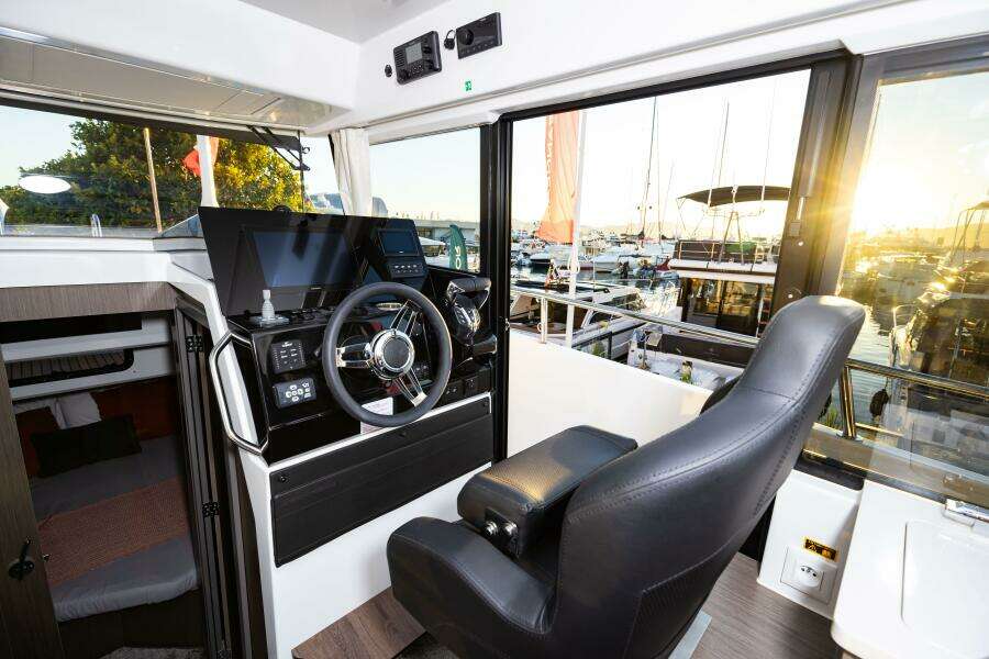 NC 895 Sport 29ft Jeanneau Yacht For Sale