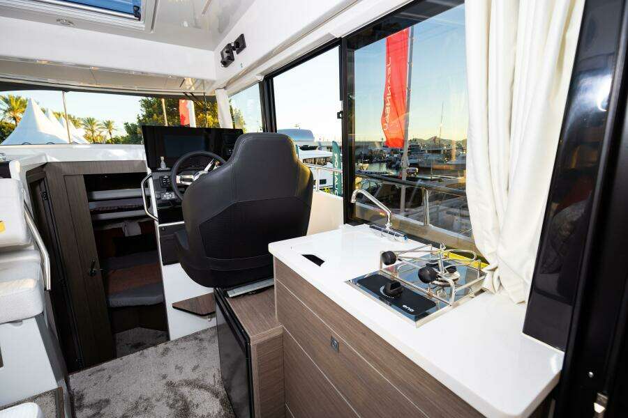 NC 895 Sport 29ft Jeanneau Yacht For Sale