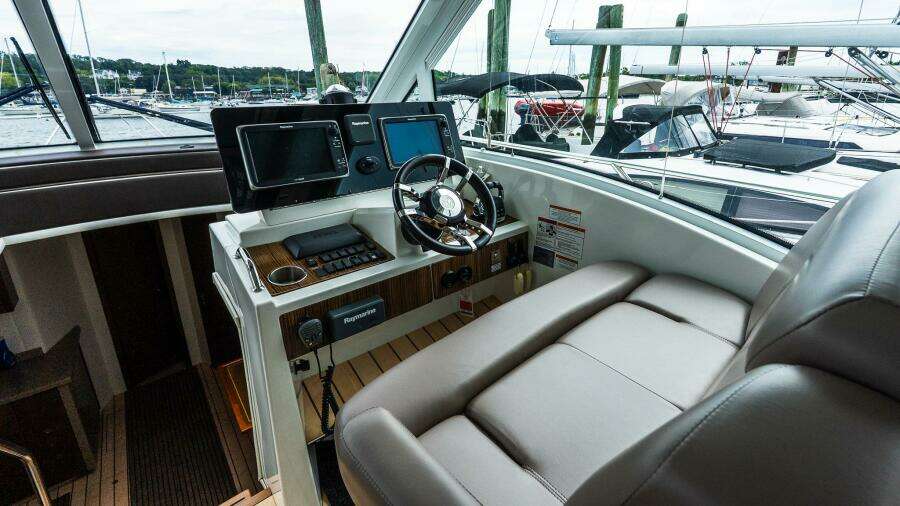 48ft Cruisers Yacht For Sale