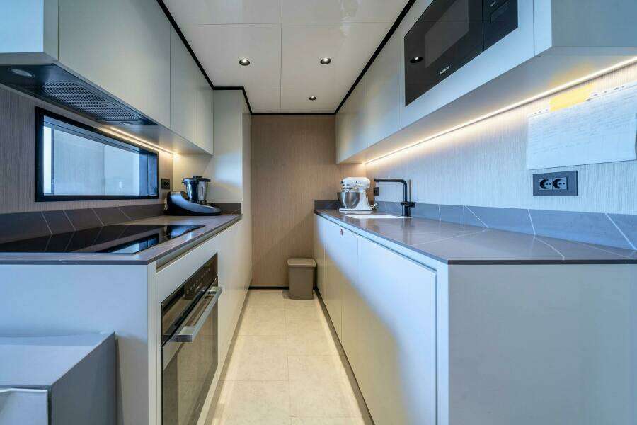 ACALI 91ft Wider Yachts Yacht For Sale