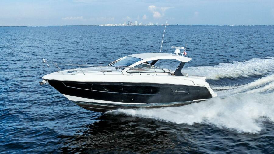 2015 Cruisers 390 Express Coupe