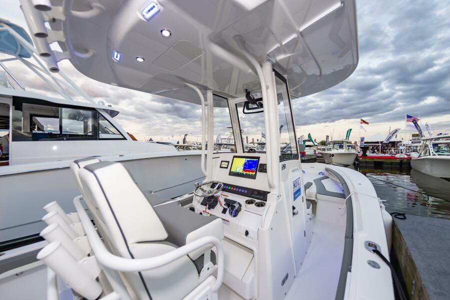 2025 Regulator 23 — 23RegulatorHull375_002
