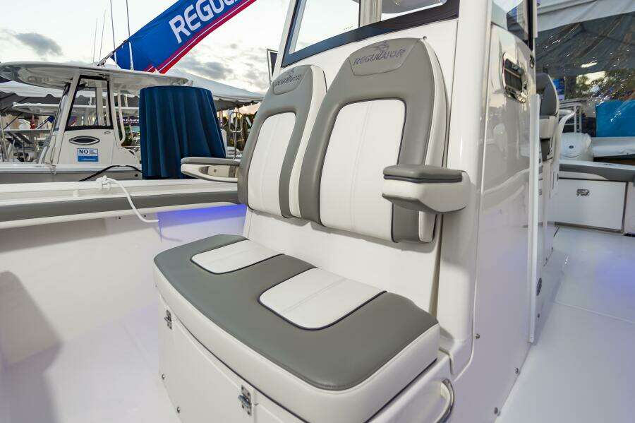 23RegulatorHull375_016