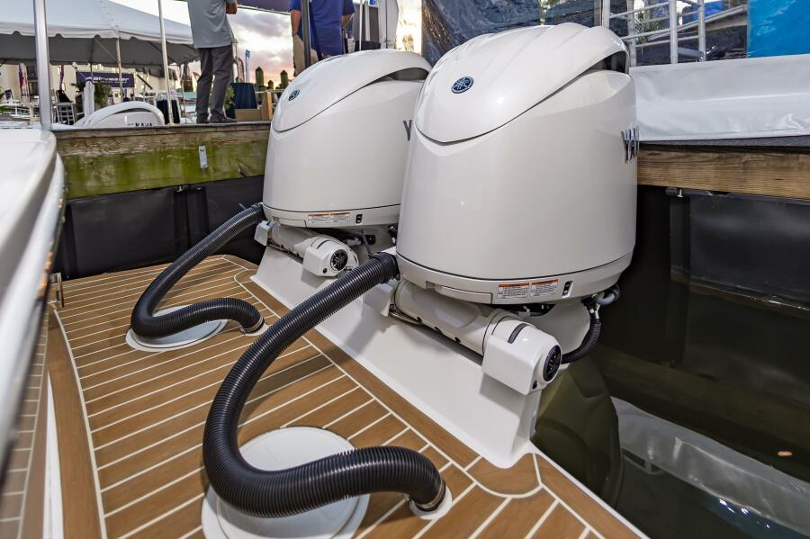 2025 Regulator 23 — 23RegulatorHull375_012