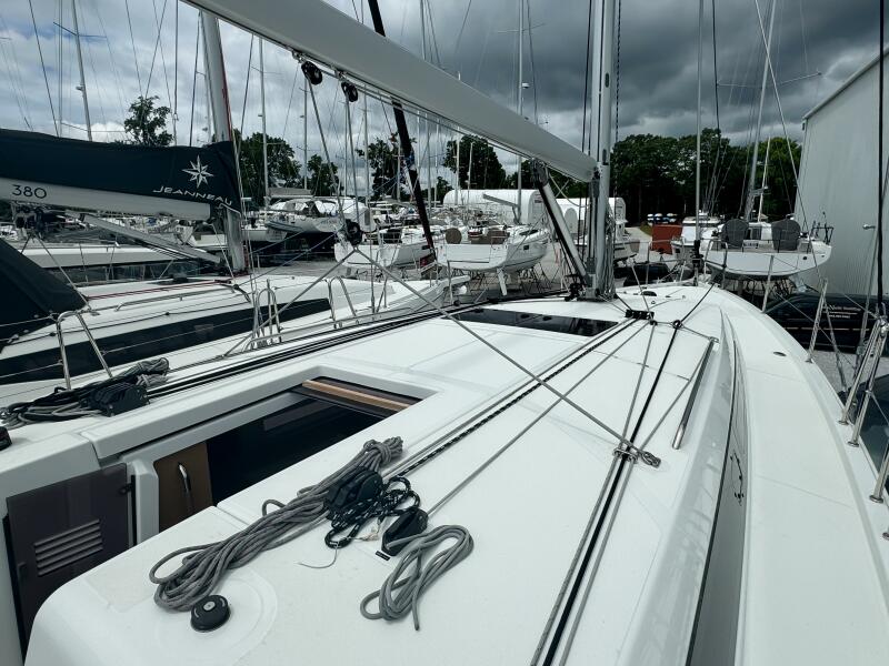 41' 2024 Jeanneau Sun Odyssey 410 #345