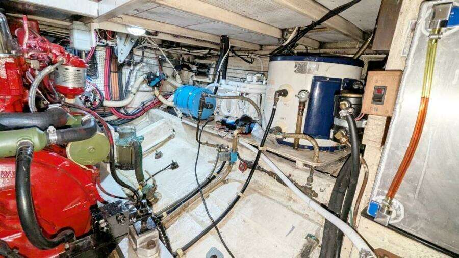Brilliant 32ft Grand Banks Yacht For Sale