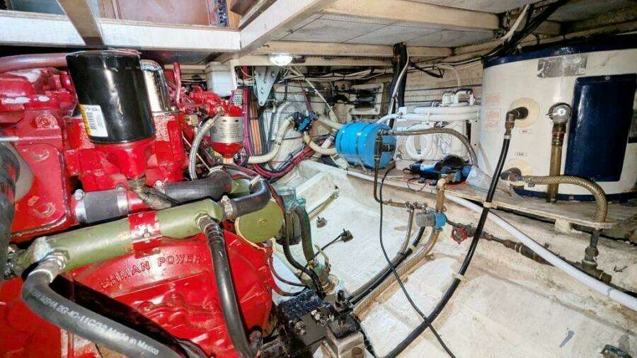 Brilliant 32ft Grand Banks Yacht For Sale