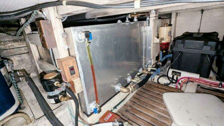 Brilliant 32ft Grand Banks Yacht For Sale