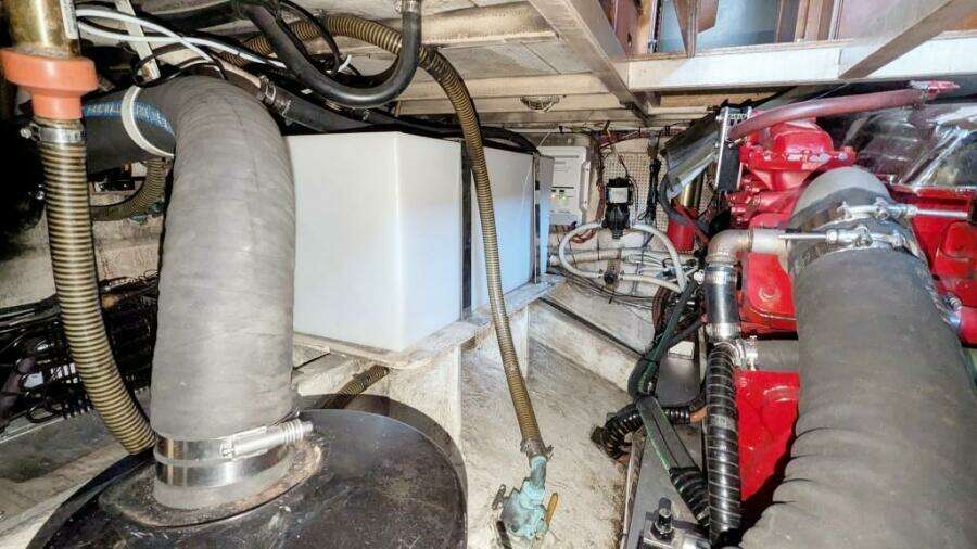 Brilliant 32ft Grand Banks Yacht For Sale