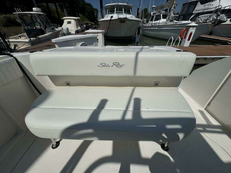 Sea Breeze 30ft Sea Ray Yacht For Sale