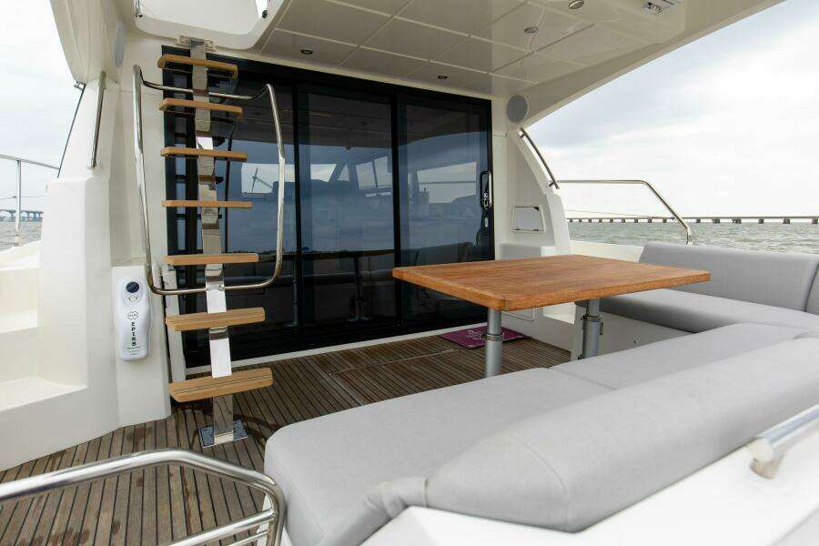 2023 Prestige 460 Flybridge 