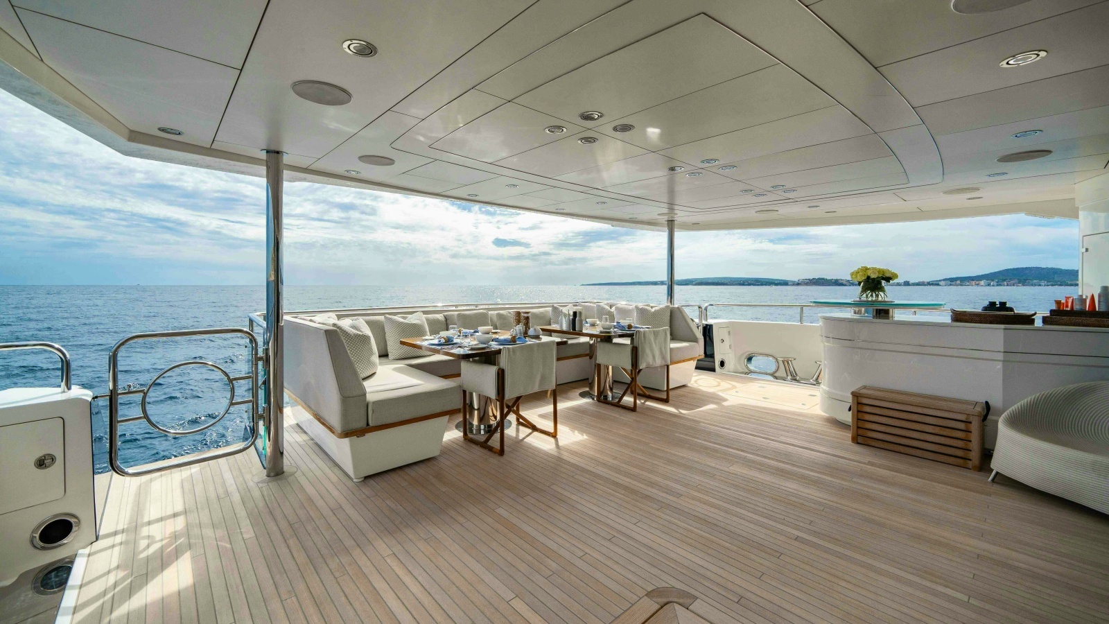 2016 Sunseeker Sunseeker 131 Yacht photo 17