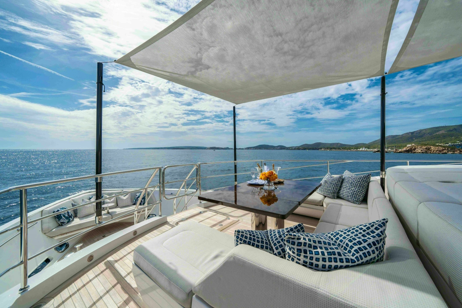 2016 Sunseeker Sunseeker 131 Yacht photo 16