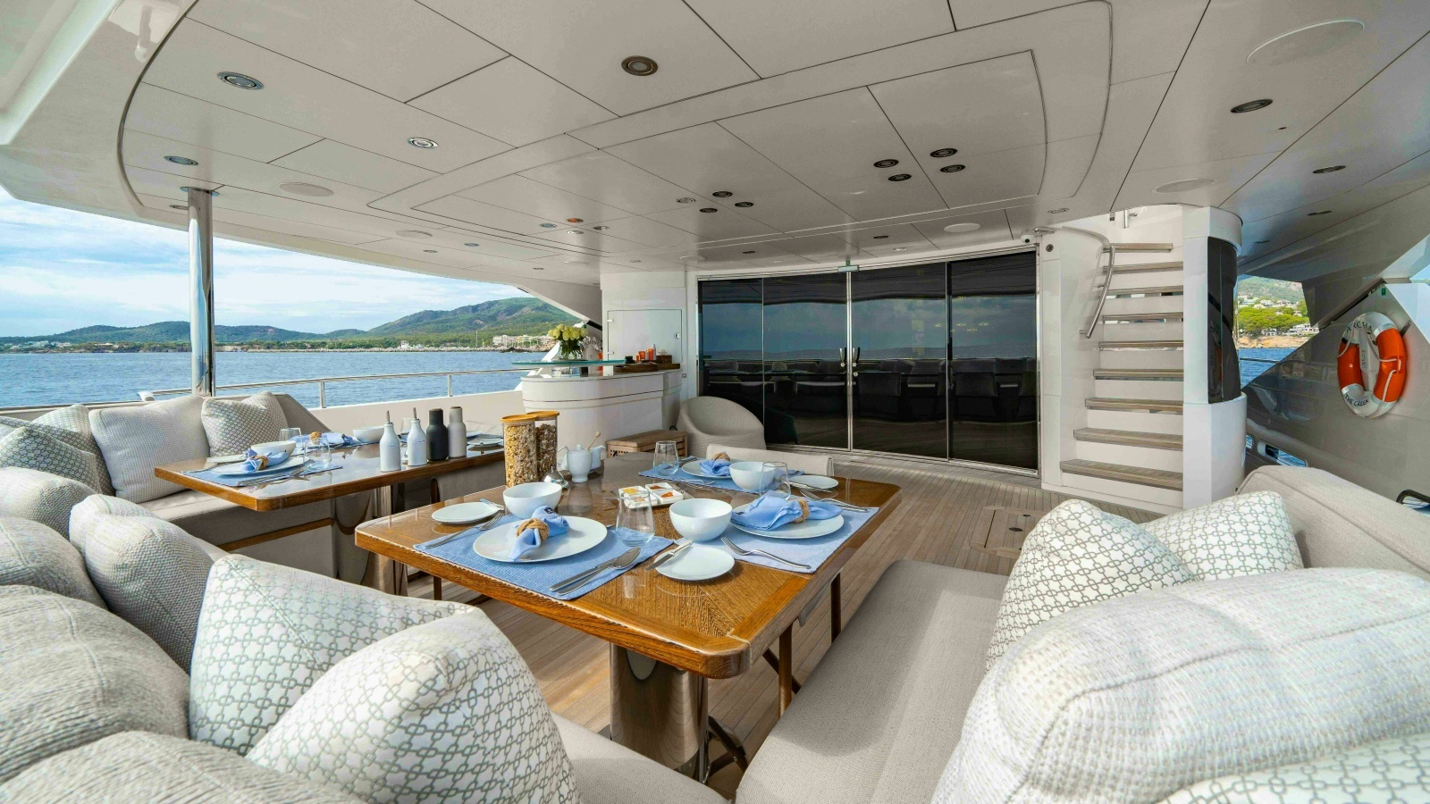 2016 Sunseeker Sunseeker 131 Yacht photo 18