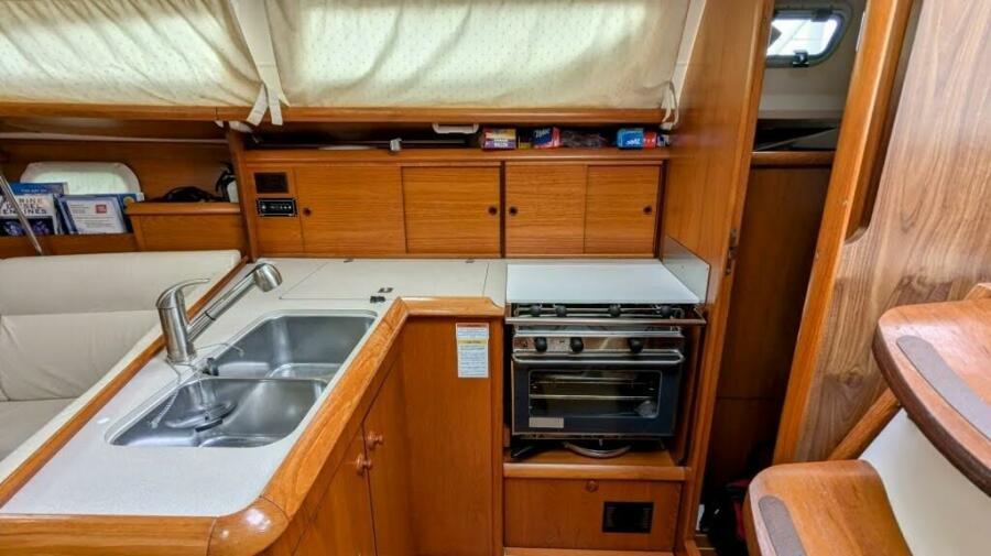 2005 Jeanneau 35