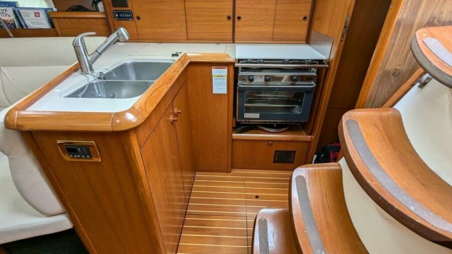 2005 Jeanneau 35