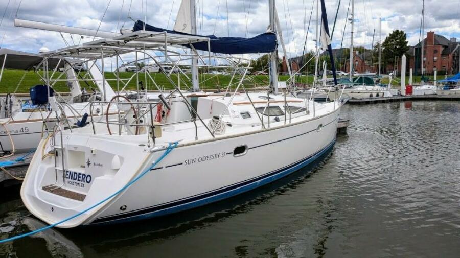 2005 Jeanneau 35