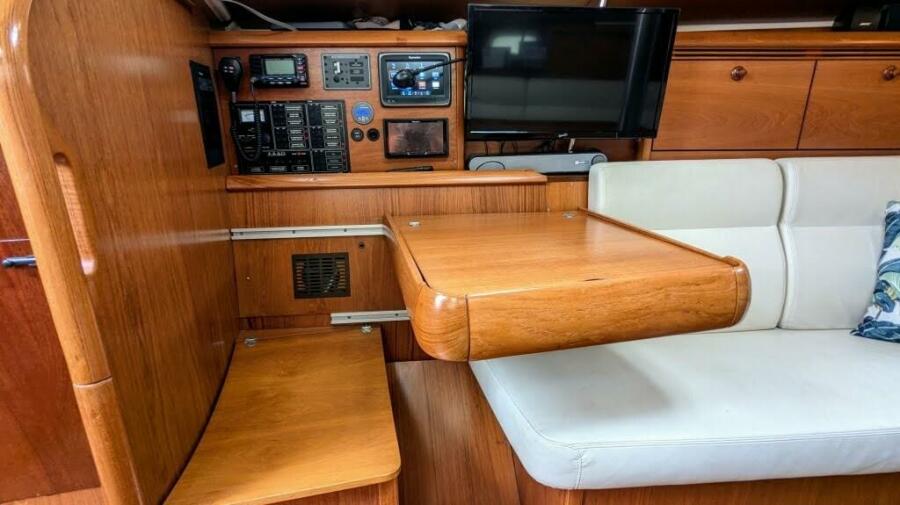 2005 Jeanneau 35