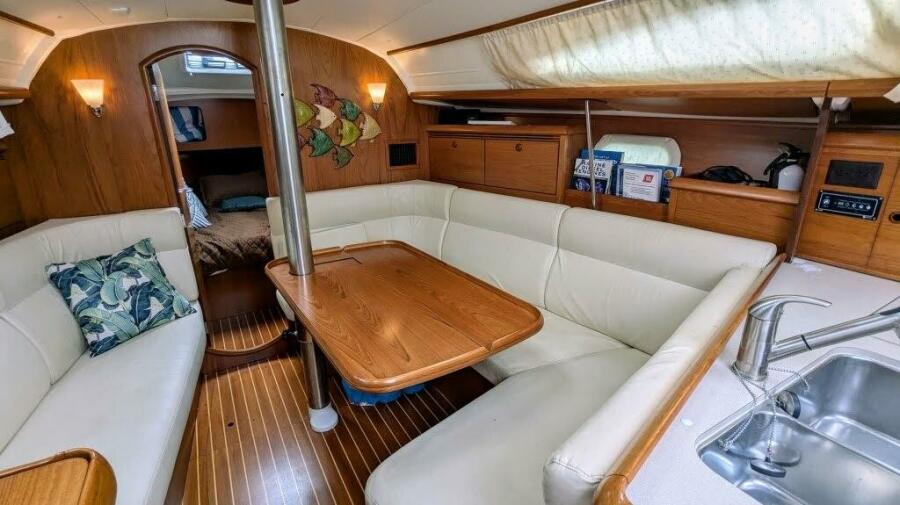 2005 Jeanneau 35
