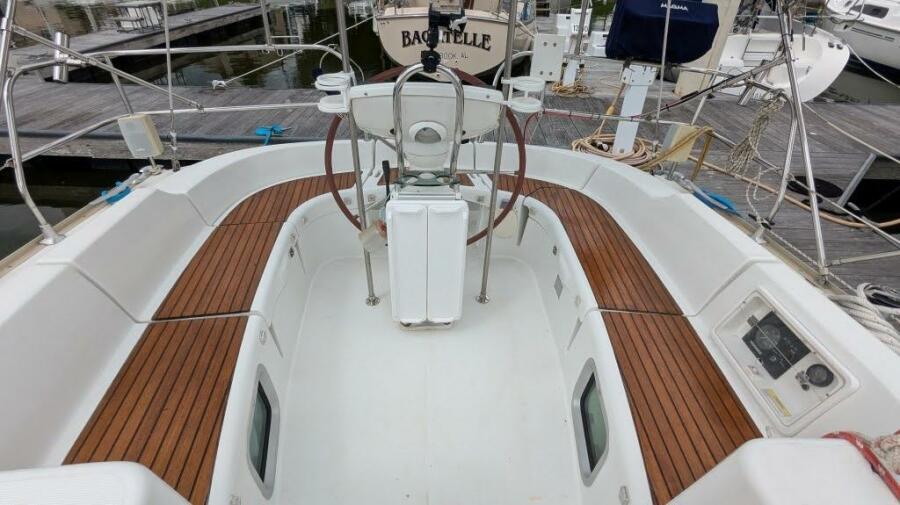 2005 Jeanneau 35