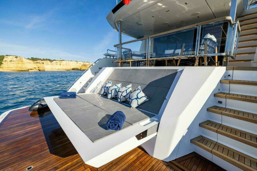 100ft Sunseeker Yacht For Sale