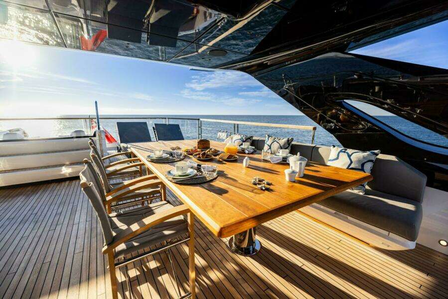 100ft Sunseeker Yacht For Sale