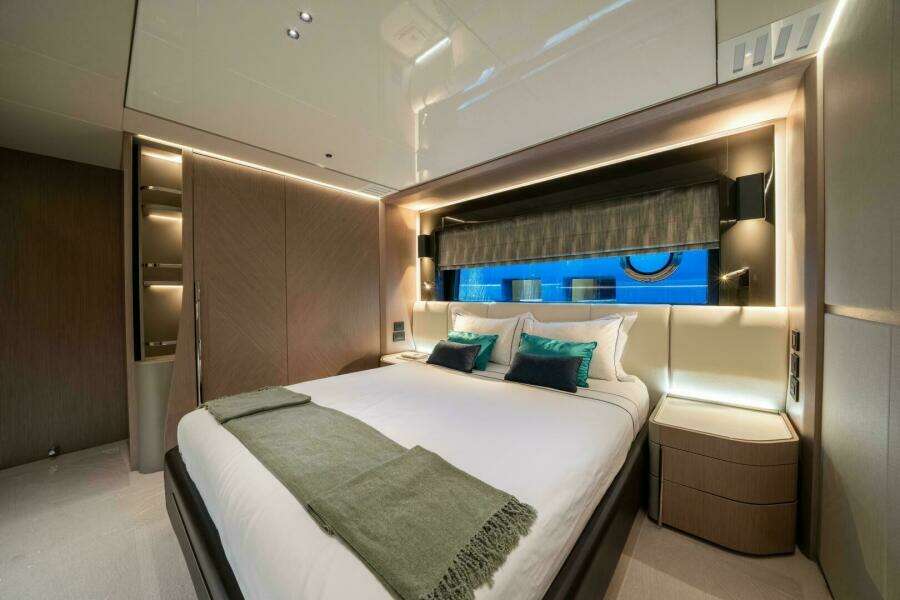 100ft Sunseeker Yacht For Sale