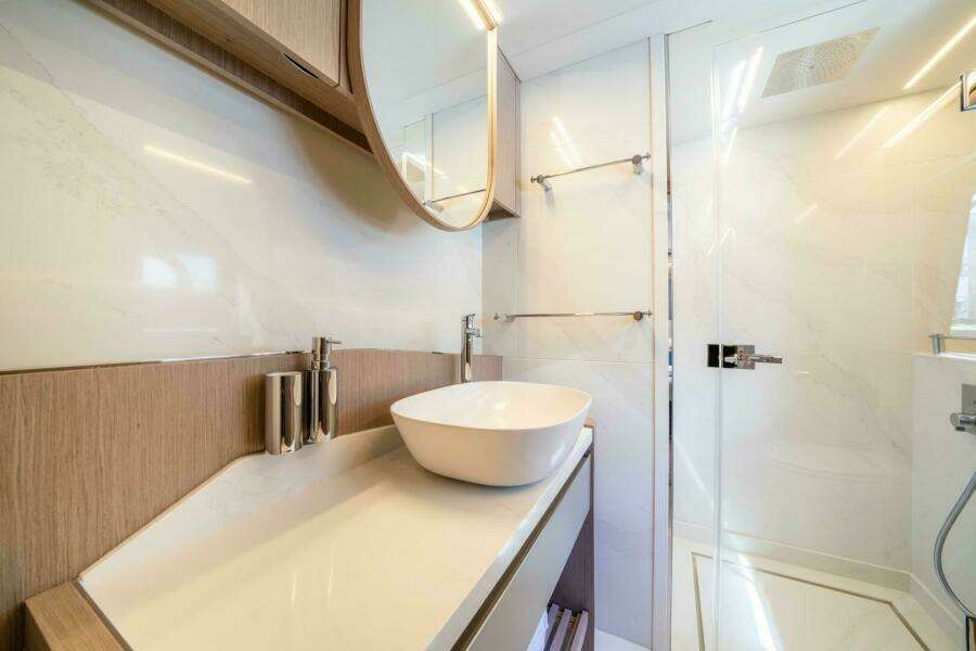 100ft Sunseeker Yacht For Sale