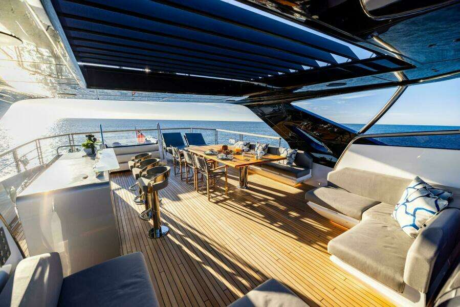 100ft Sunseeker Yacht For Sale