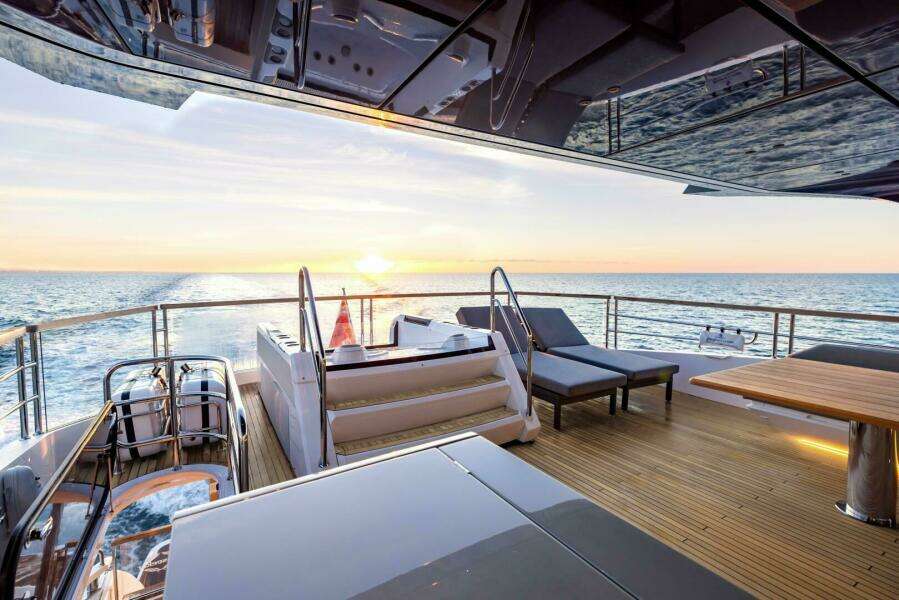 100ft Sunseeker Yacht For Sale