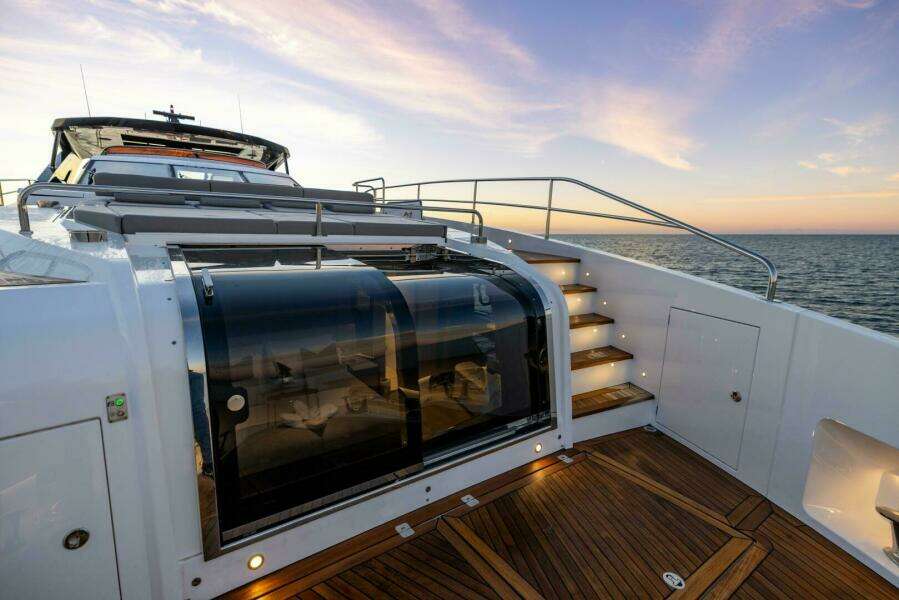 100ft Sunseeker Yacht For Sale