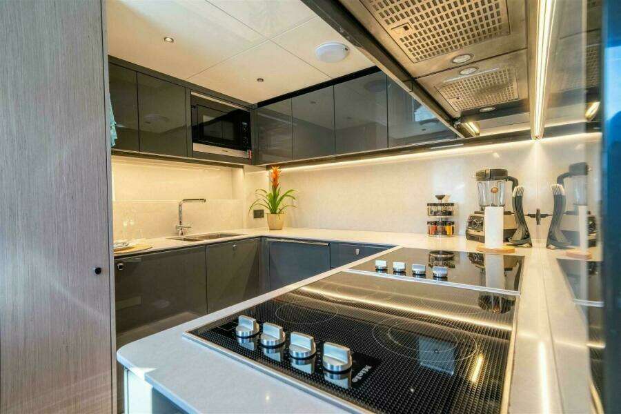 100ft Sunseeker Yacht For Sale