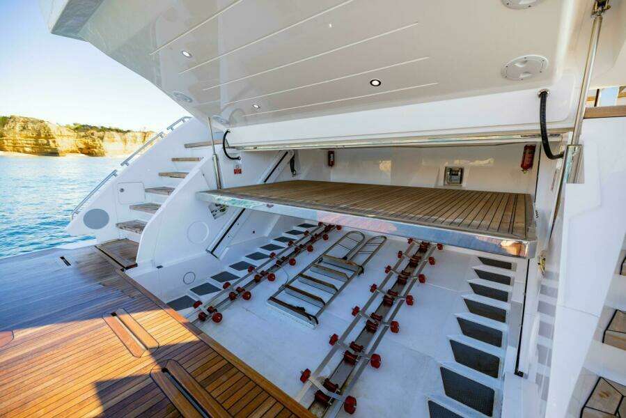100ft Sunseeker Yacht For Sale