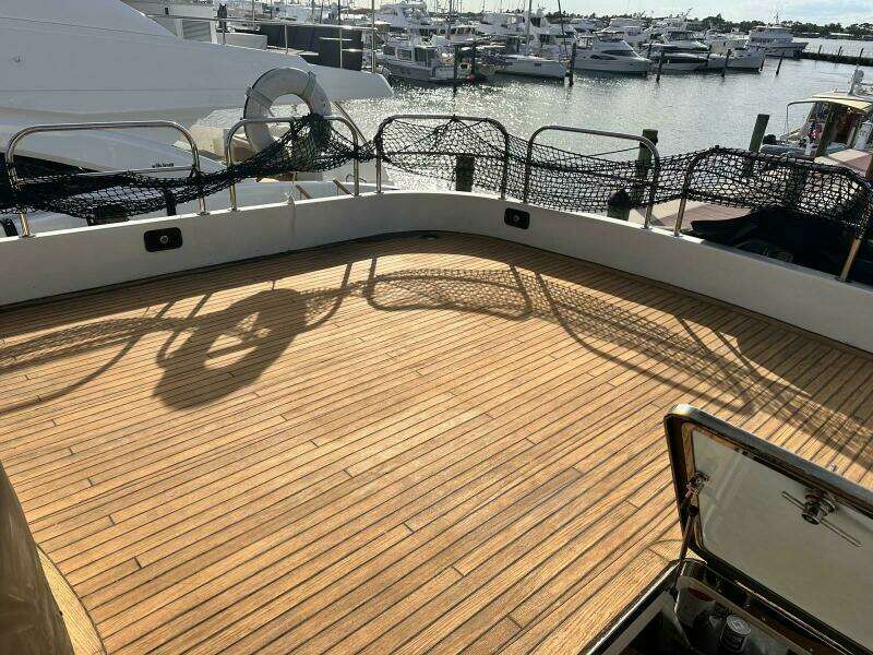 85ft Azimut Yacht For Sale