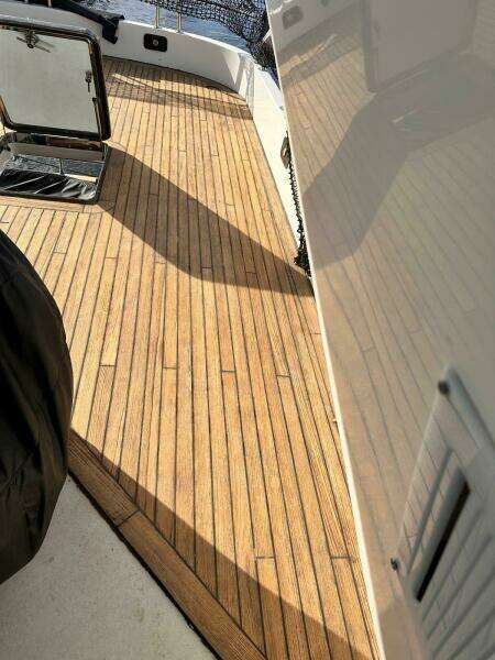 85ft Azimut Yacht For Sale