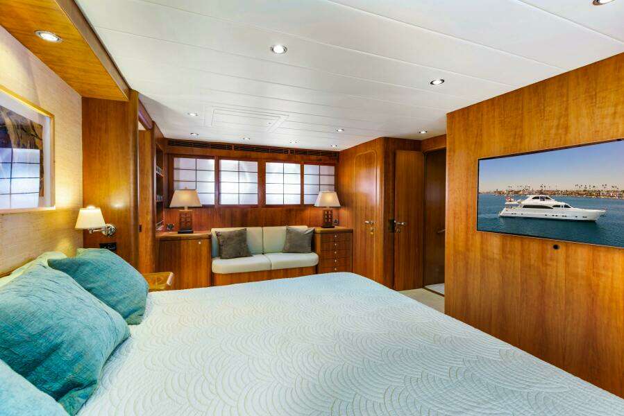REVERIE 98ft Horizon Yacht For Sale