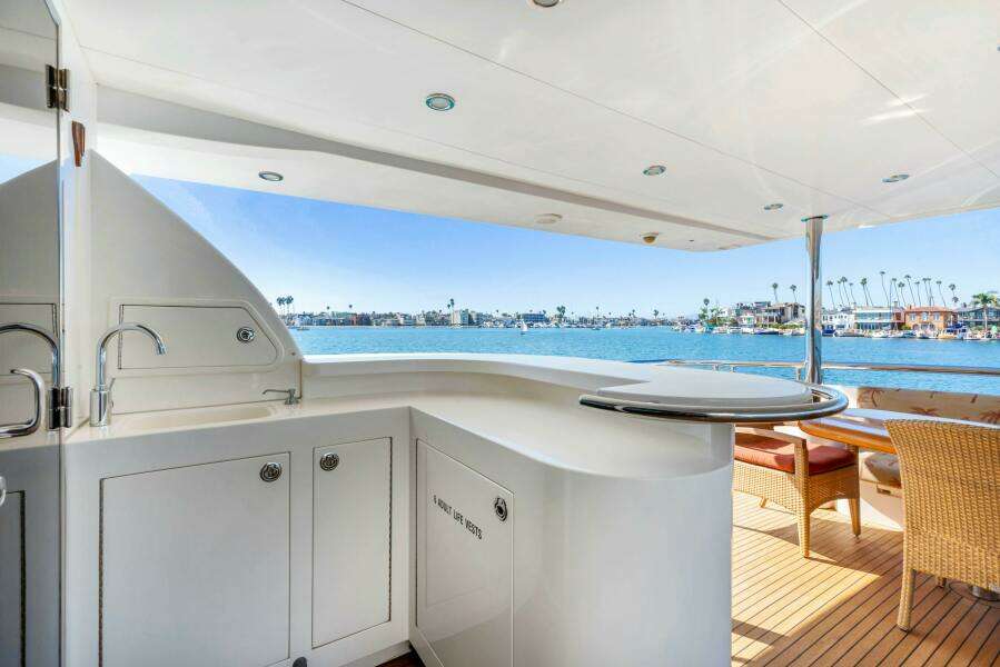 REVERIE 98ft Horizon Yacht For Sale