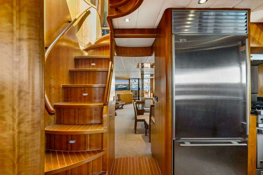 REVERIE 98ft Horizon Yacht For Sale